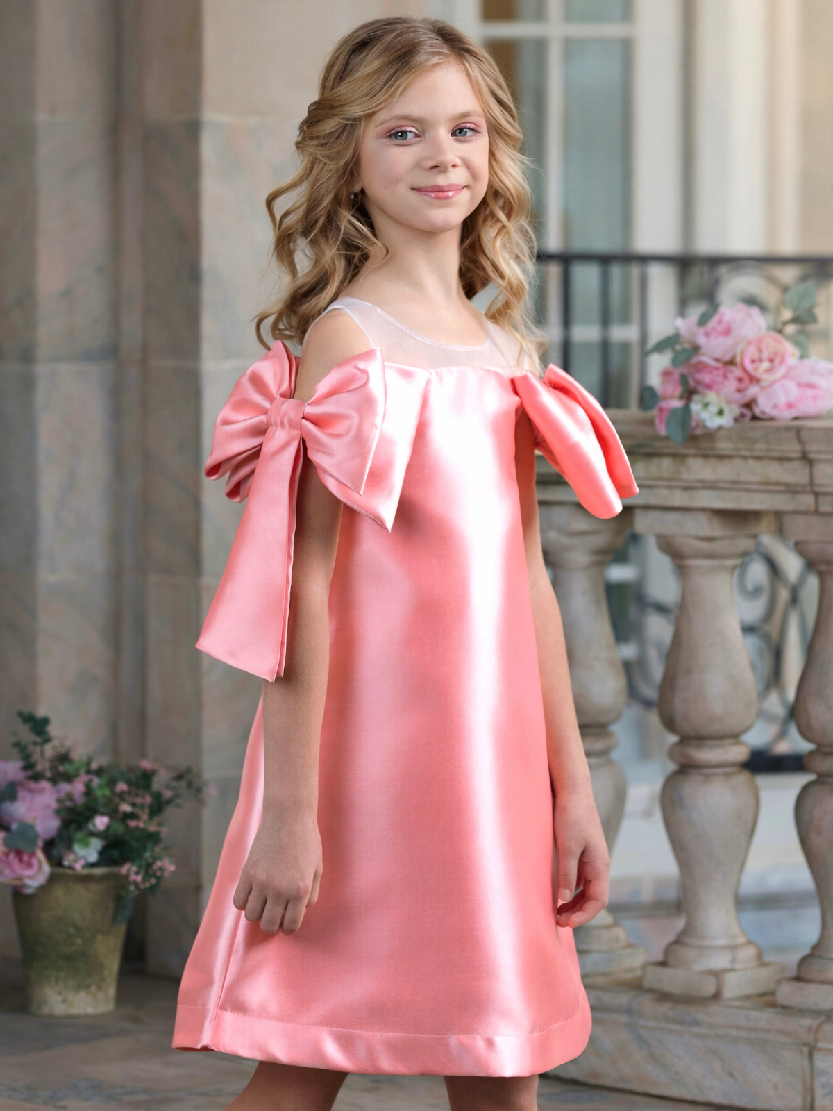 Beautiful Bow Shoulder Party Dress